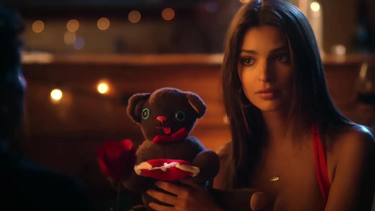 Emily Ratajkowski per OnePlus 5T Lava Red