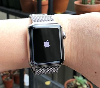 Apple Watch 3, un bug riavvia l'orologio se chiedete il meteo a Siri