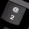Cassazione: l'insulto via mail è meno molesto
