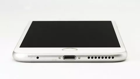 iPhone 7: scocca waterproof, niente jack cuffie e ricarica wireless