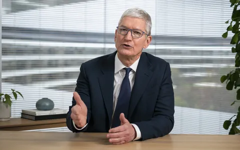 Tim Cook risponde a Zuckerberg: 