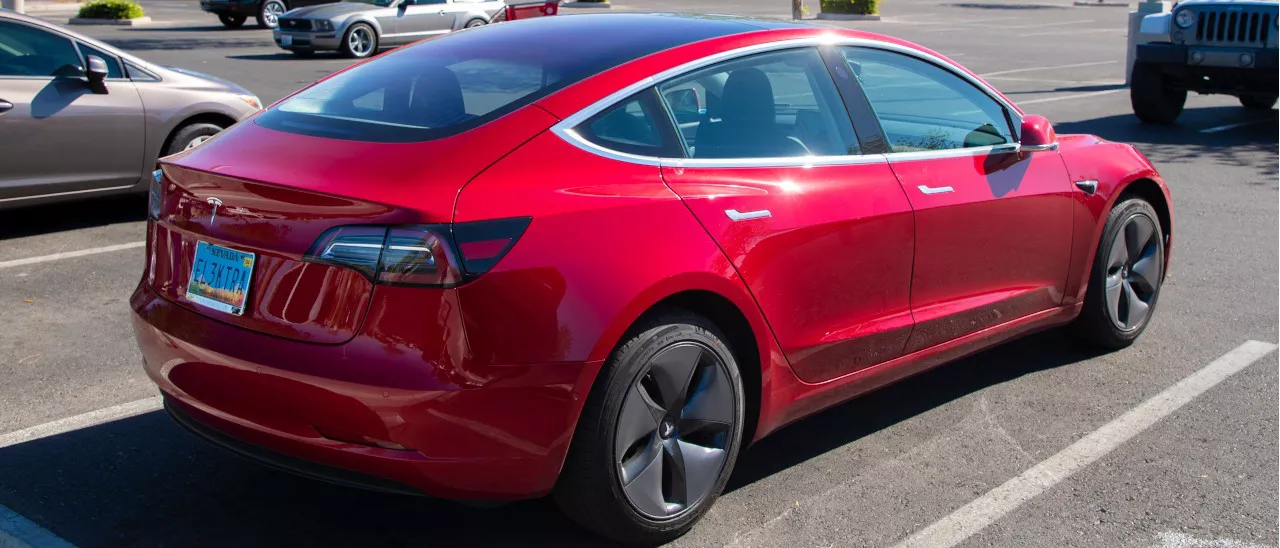 Tesla spinge sulle vendite della Model 3