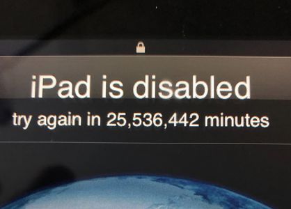 Bambino di 3 anni disattiva iPad per 49 anni