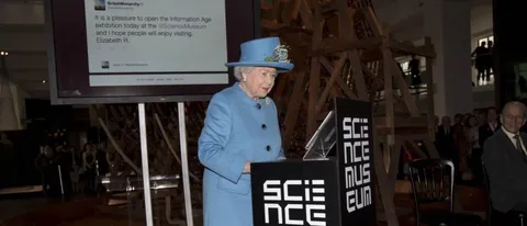 La Regina Elisabetta debutta su Twitter