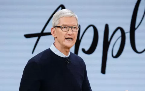 Tim Cook rivela che Apple sta lavorando alla sua IA da anni