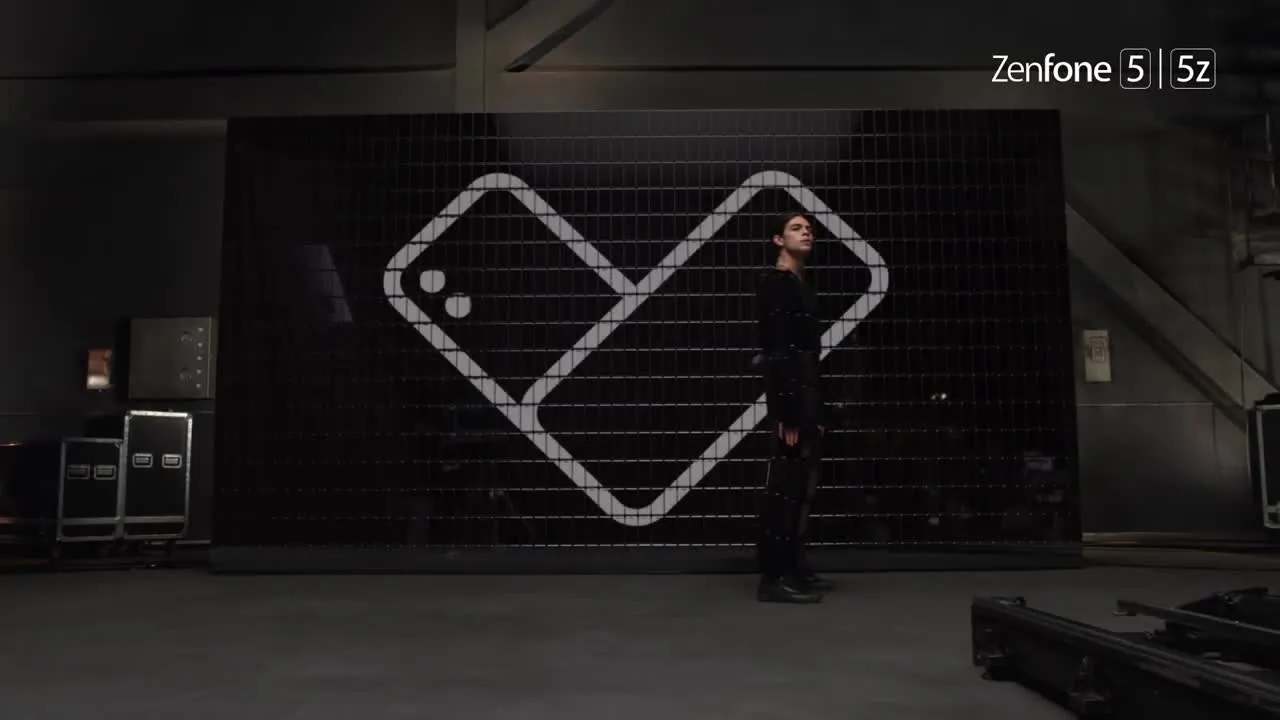 Un ballerino e 89 ASUS ZenFone 5