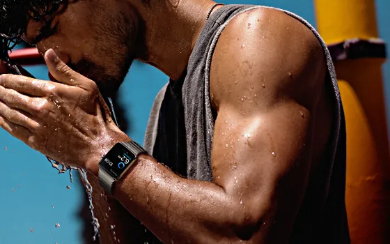 Apple Watch resistente all'acqua, lo prova Tim Cook facendosi la doccia