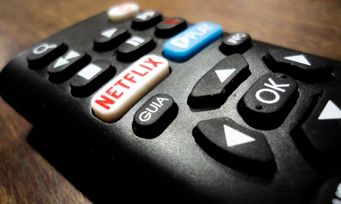 Netflix alza di nuovo i prezzi, stavolta in UK