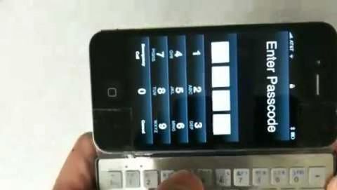 Mini tastiera bluetooth per iPhone 4 e 3Gs
