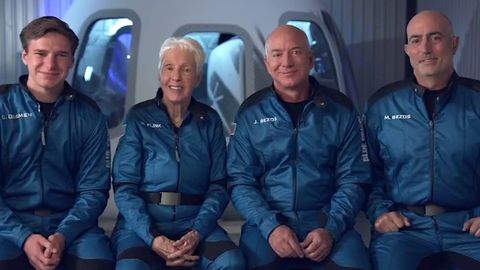 Jeff Bezos oggi nello spazio. Come seguire il lancio in diretta