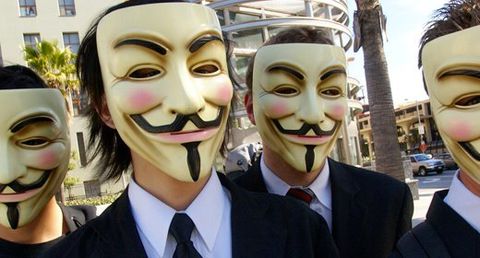 Gli Anonymous si dissociano dall'attacco a Grillo