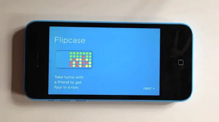 Flipcase lapp per giocare a Forza 4 con la cover di iPhone 5c
