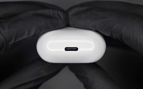 iPhone, AirPods e accessori Apple: USB-C ben prima del 2024