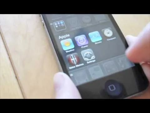 iOS 4.1 doesn't fix the iPhone 4's death grip antenna issue