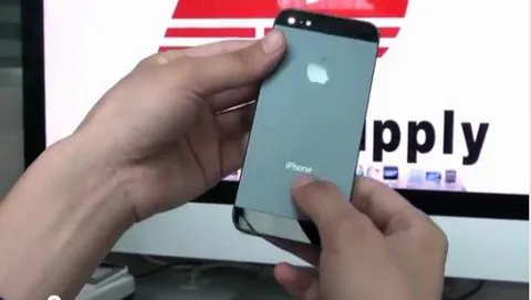 iPhone 5, retro unibody in metallo: video
