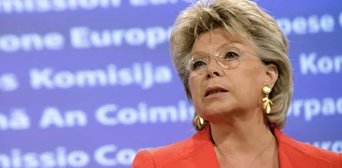 Viviane Reding: Apple non informa sulle garanzie