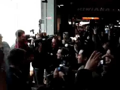 Video of Apple iPhone 3G Worldwide Launch in Auckland, New Zealand