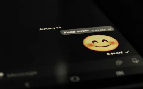 WhatsApp, questa truffa svuota i conti correnti: è allarme in Italia