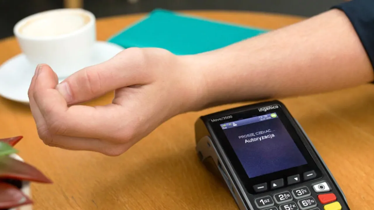 Pagamenti contactless con microchip sotto cutanei: il futuro è qui