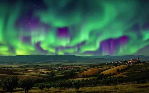Aurora Boreale illumina l'Italia: tempesta solare G4 e CME Cannibale