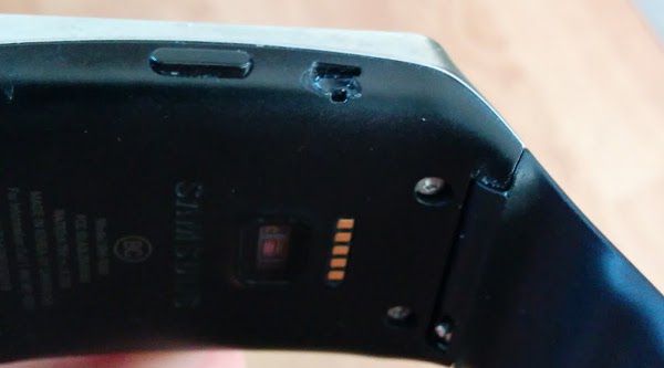 Samsung Gear Live, difetto alla porta di ricarica