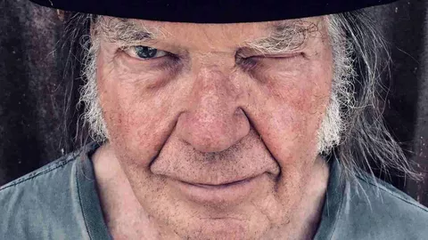 La controversia tra Neil Young (+Joni Mitchell) e Spotify spiegata bene