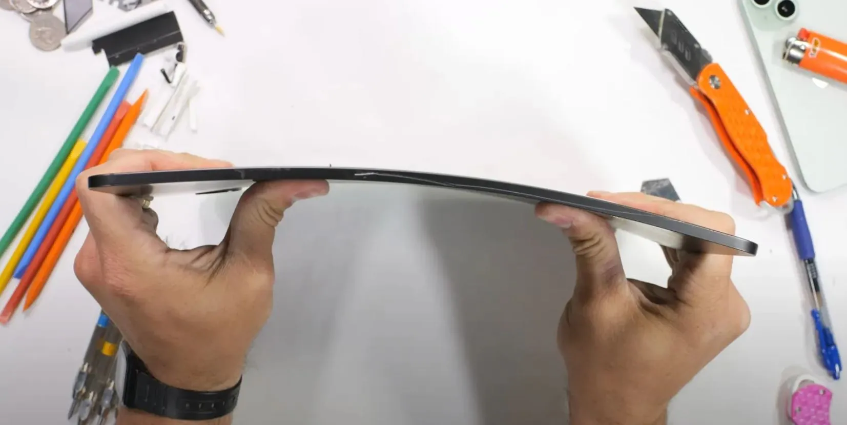 I nuovi iPad Pro M4 si spezzano? Il test parla chiaro