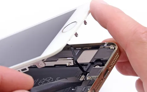 Riparazioni di terze parti allo schermo di iPhone non invalideranno più la garanzia