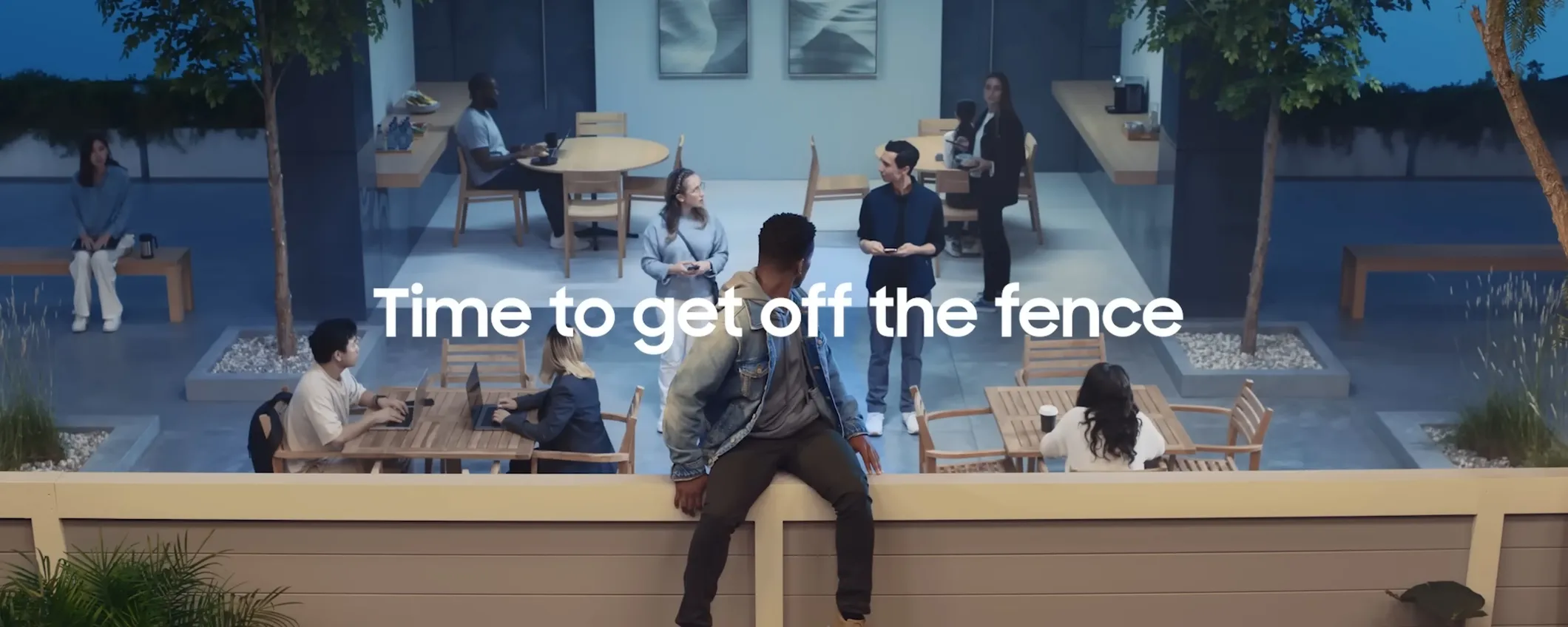 Samsung prende in giro Apple nel suo nuovo spot: l'iPhone pieghevole dov'è?