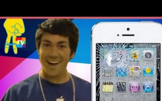 Cadono scatole di iPhone 5 davanti ai fanboy, ma è uno scherzo