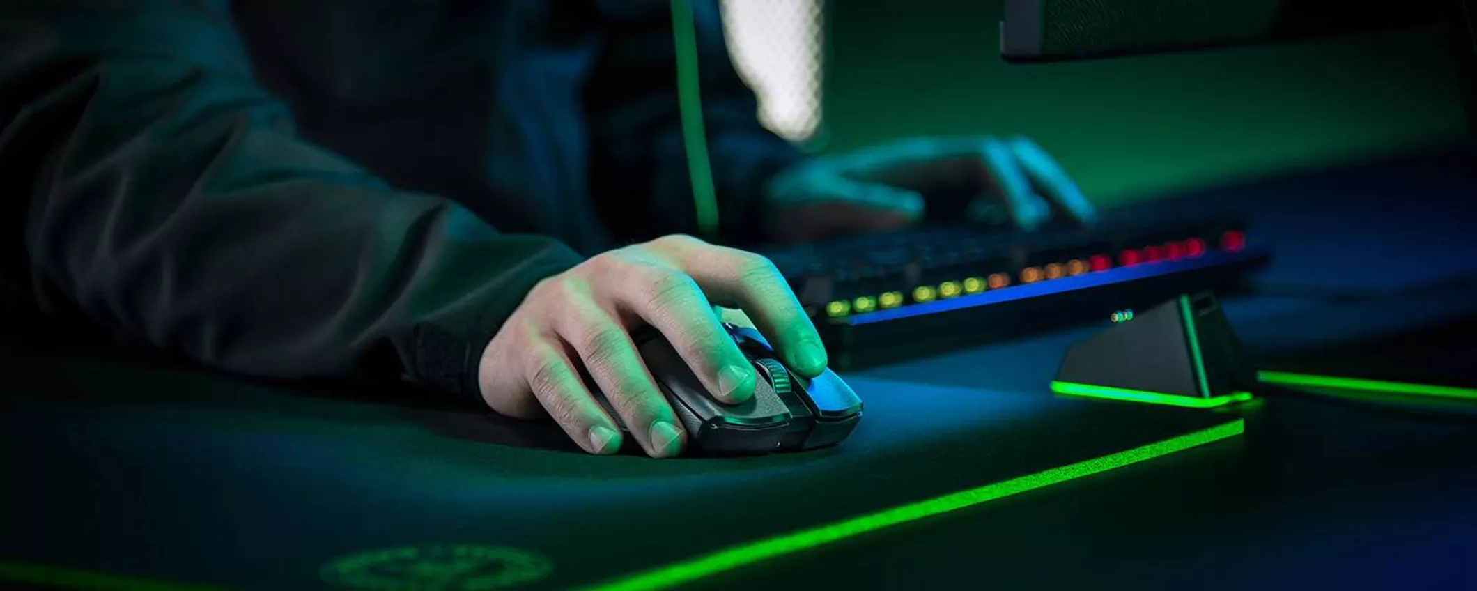 Gioca da GRANDE con il Razer Viper Ultimate, il mouse elettrizzante per l'e-Sport