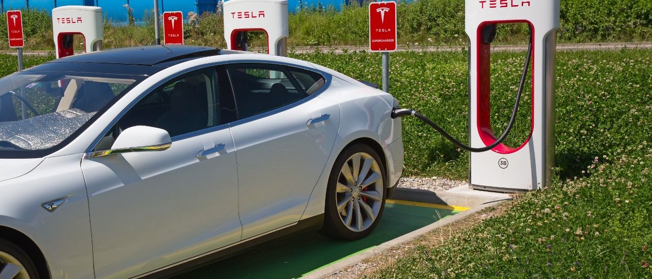 Tesla aumenta di molto il costo dei Supercharger news