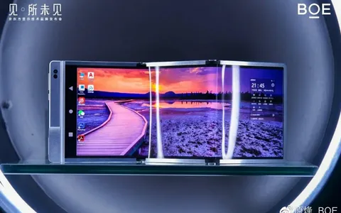 BOE presenta una nuova tecnologia di schermo pieghevole