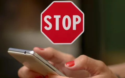 Ministro Valditara dichiara: STOP a cellulari anche per scopo didattico