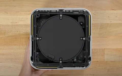 iFixit fa a pezzi il Mac Studio e lo Studio Display