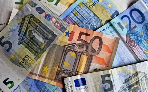 Bonus fino a 300 euro per chi paga con carta: come funzionerà