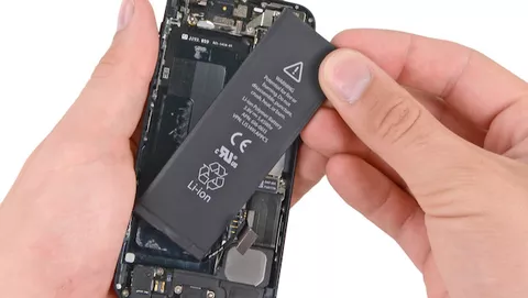 Apple compra LuxVue Technology: miglioramenti in vista per la batteria di iPhone?