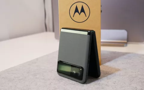Motorola Razr 40 sconto IMPOSSIBILE di 300€ per il  il miglior foldable
