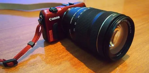 Nuova Canon EOS M col sensore della Canon EOS 70D