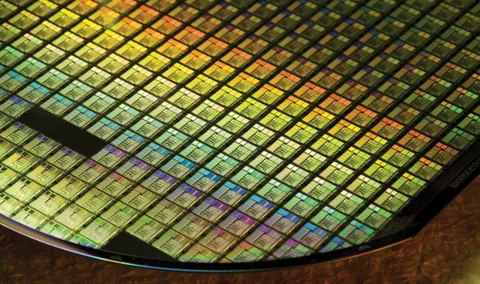 Chips Act, il piano UE per ridurre la dipendenza dai produttori asiatici