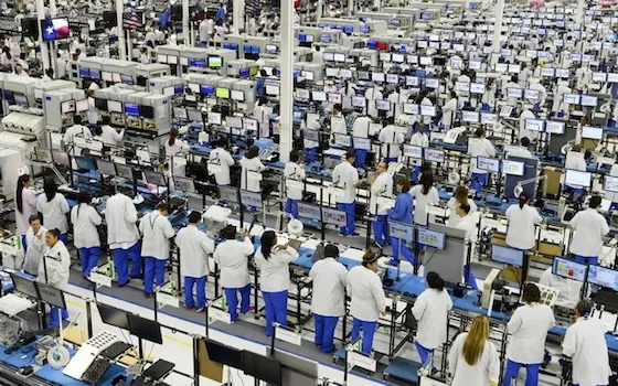 Violazioni sul lavoro, Apple nei guai a causa di Biel Crystal