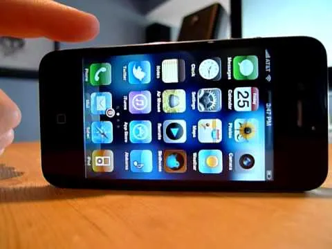 iPhone 4 Antenna Problem is Caused By a Design Flaw, Not Signal Blockage