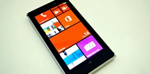 Nokia Lumia 925 a confronto con Lumia 920 e HTC 8X