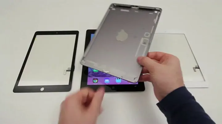 Componenti iPad 5 a confornto con il nuovo tasto home del nuovo iPhone 5s