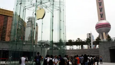 La torre di vetro del nuovo Apple Store di Shanghai è stata rivelata