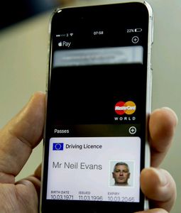 Wallet, il Regno Unito infila la patente di guida su iPhone
