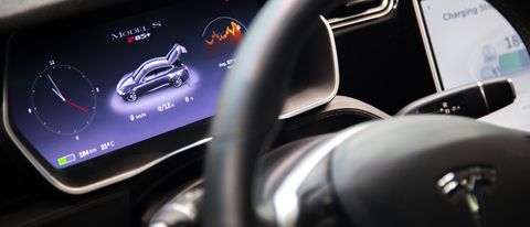 Tesla, video delle auto per migliorare l'autopilot