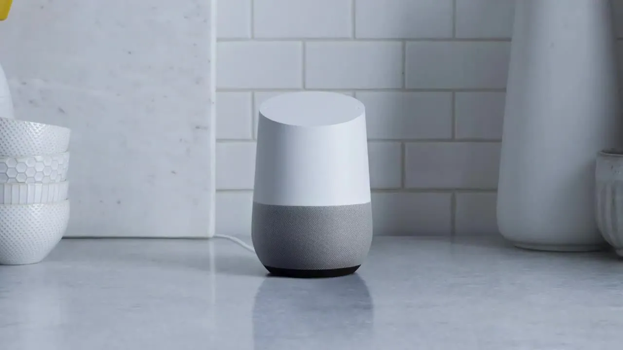 Lo smart speaker Google Home arriva in Francia