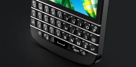 BlackBerry torna agli smartphone con tastiera