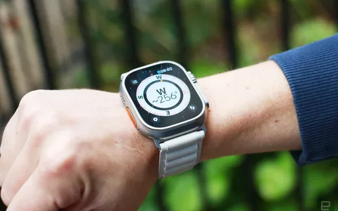 Apple Watch: un futuro modello con uno schermo avvolgente che circonda il polso